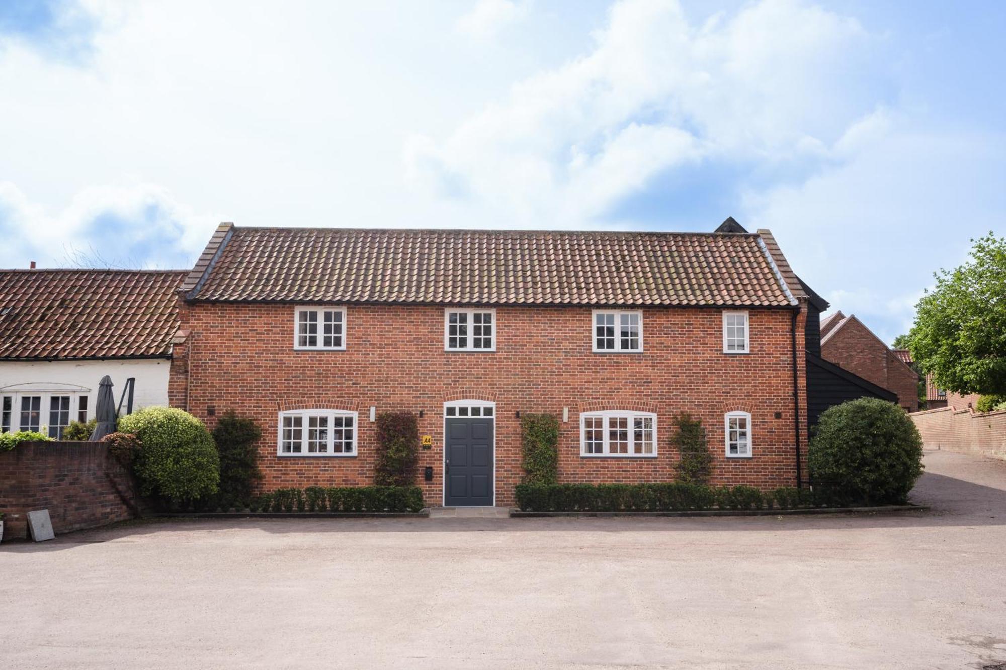 Bed and Breakfast The Loddon Swan Экстерьер фото
