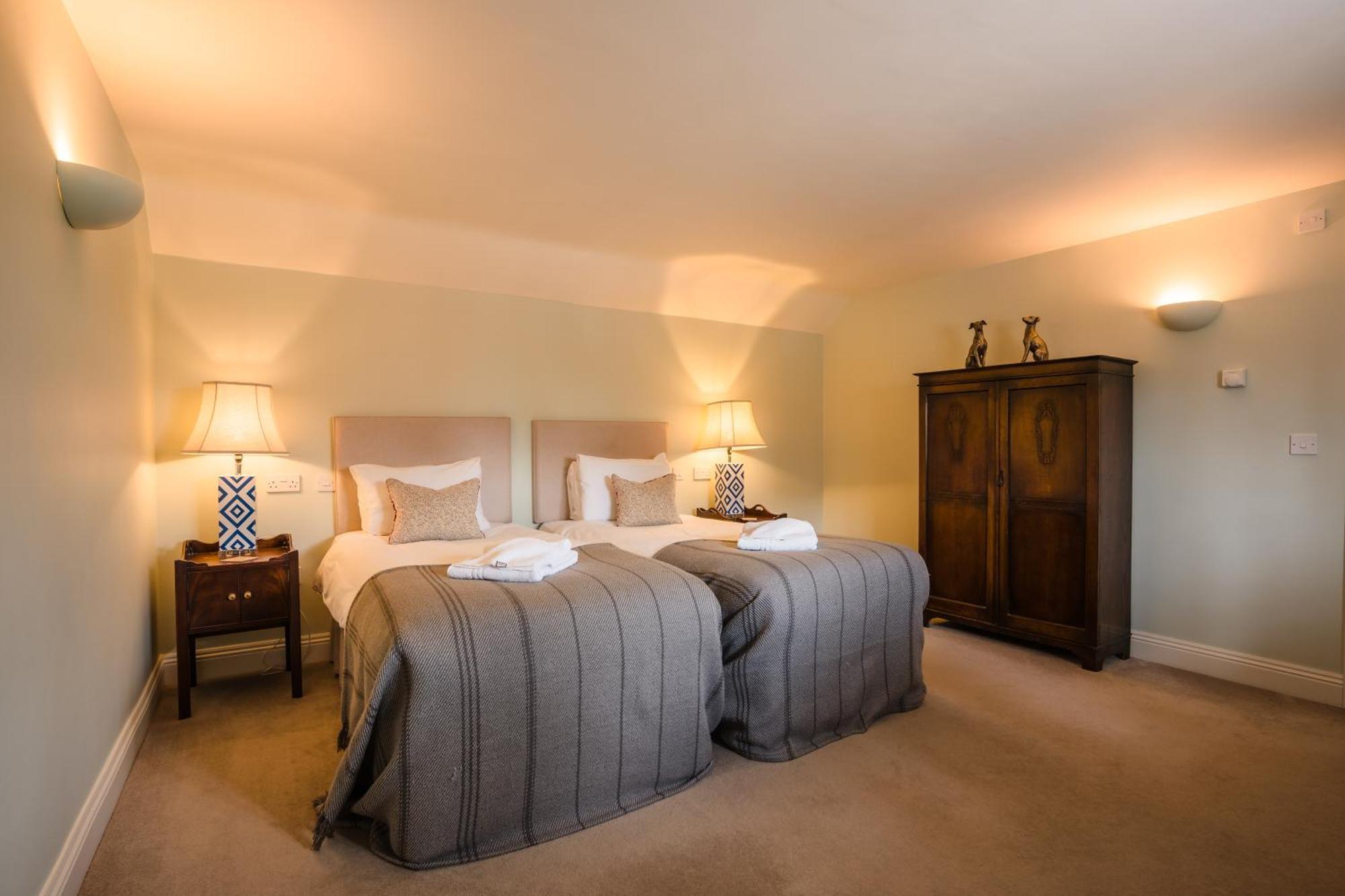Bed and Breakfast The Loddon Swan Экстерьер фото