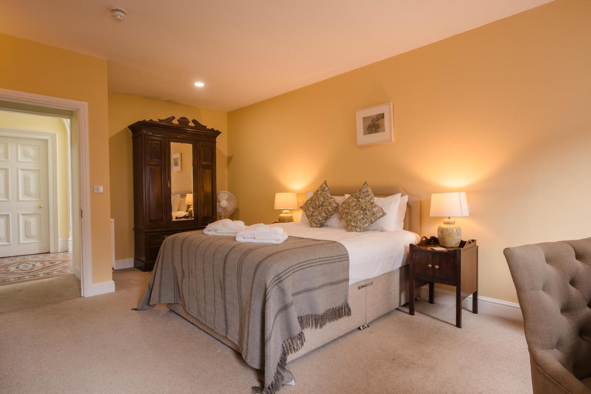 Bed and Breakfast The Loddon Swan Экстерьер фото