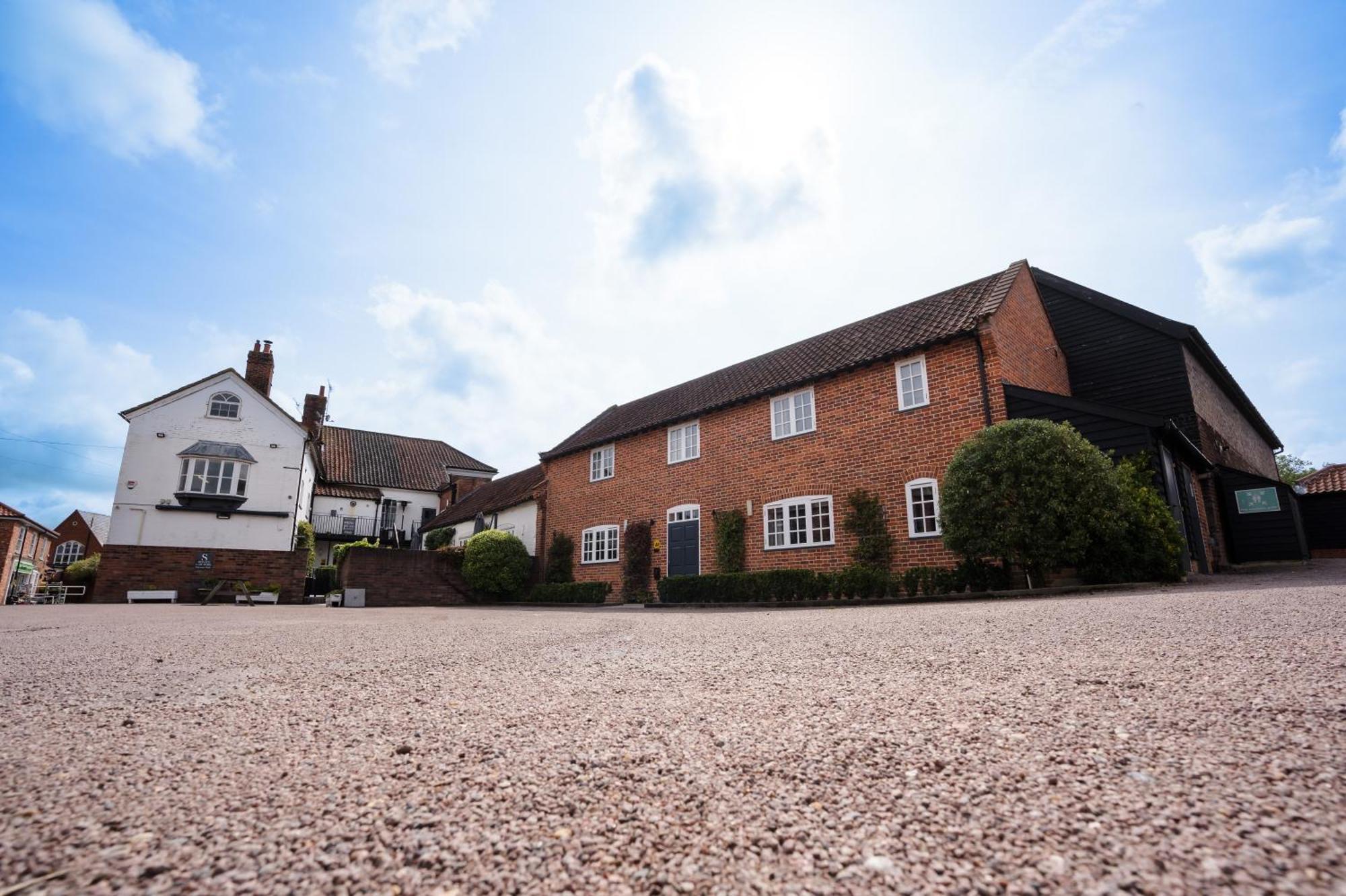 Bed and Breakfast The Loddon Swan Экстерьер фото