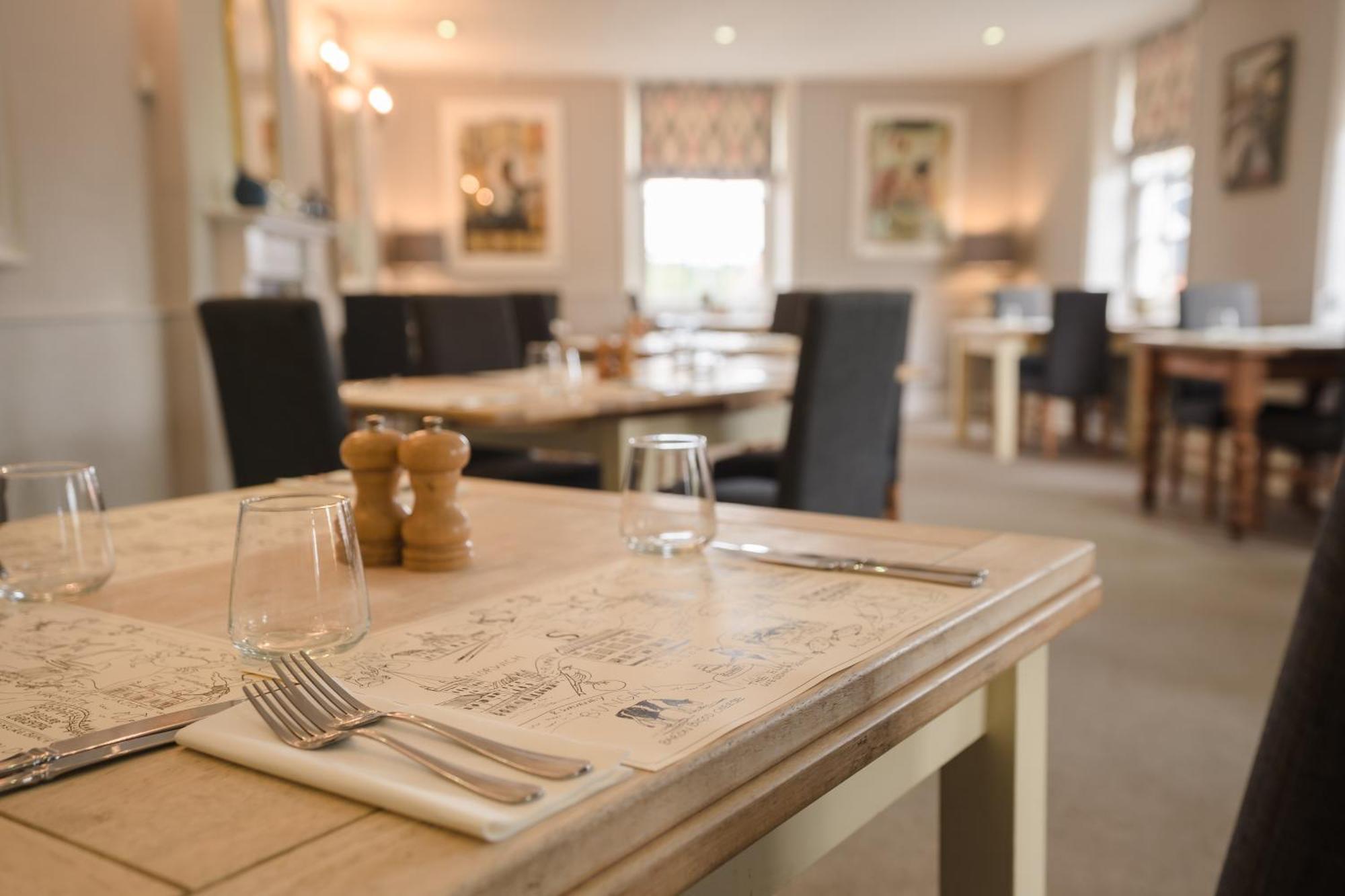 Bed and Breakfast The Loddon Swan Экстерьер фото