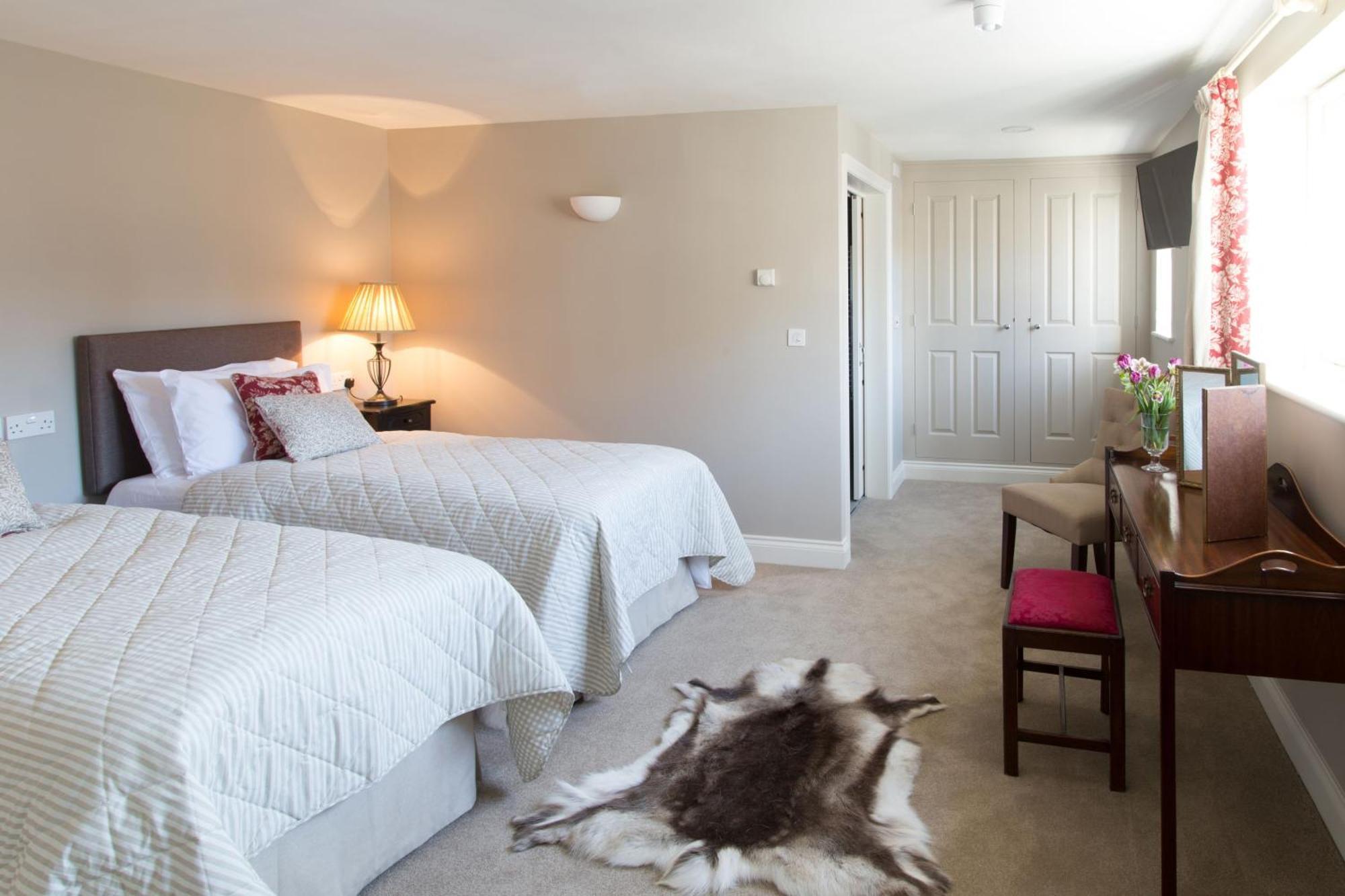 Bed and Breakfast The Loddon Swan Экстерьер фото