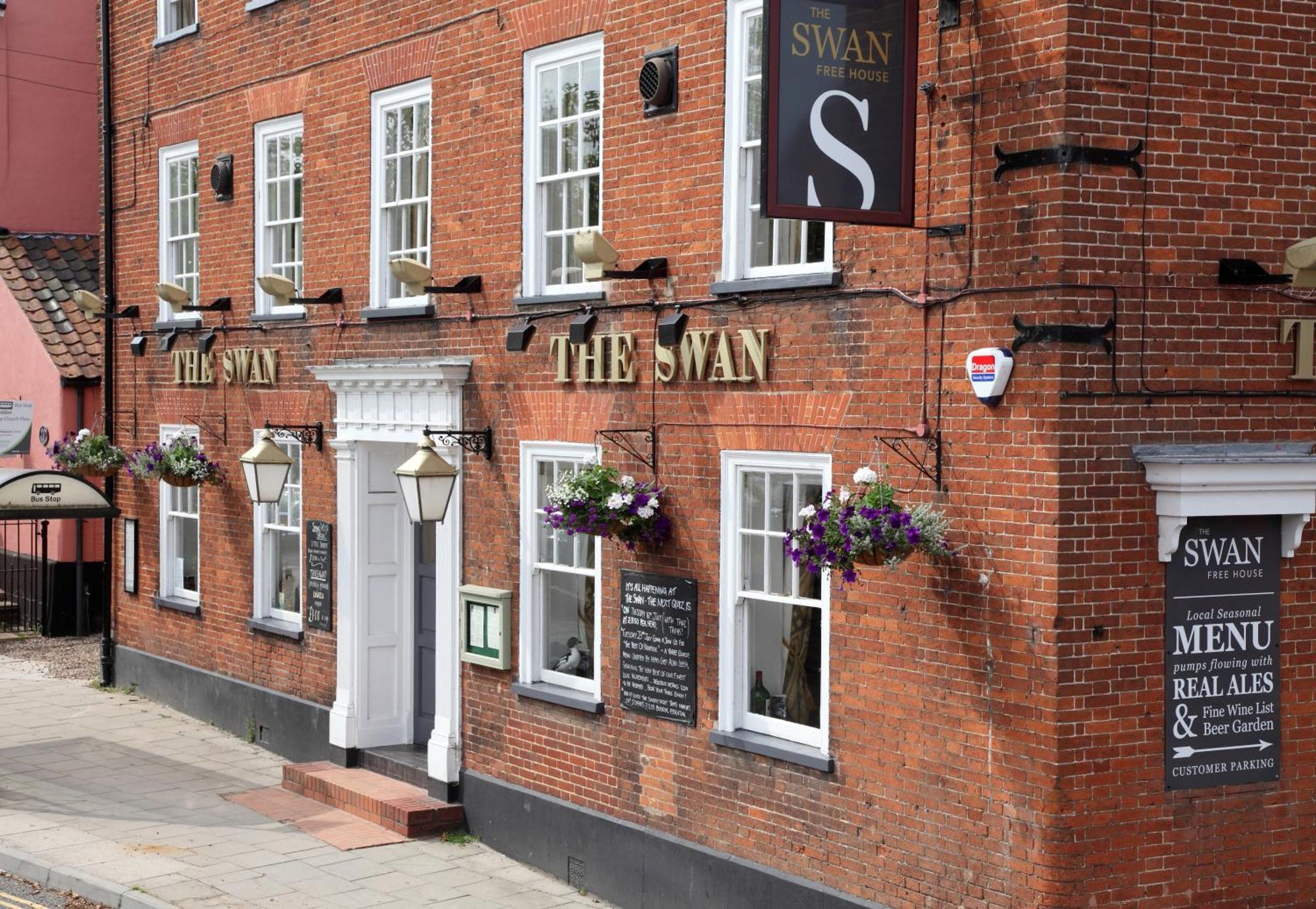 Bed and Breakfast The Loddon Swan Экстерьер фото