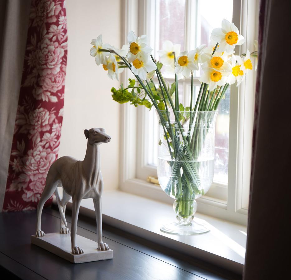 Bed and Breakfast The Loddon Swan Экстерьер фото