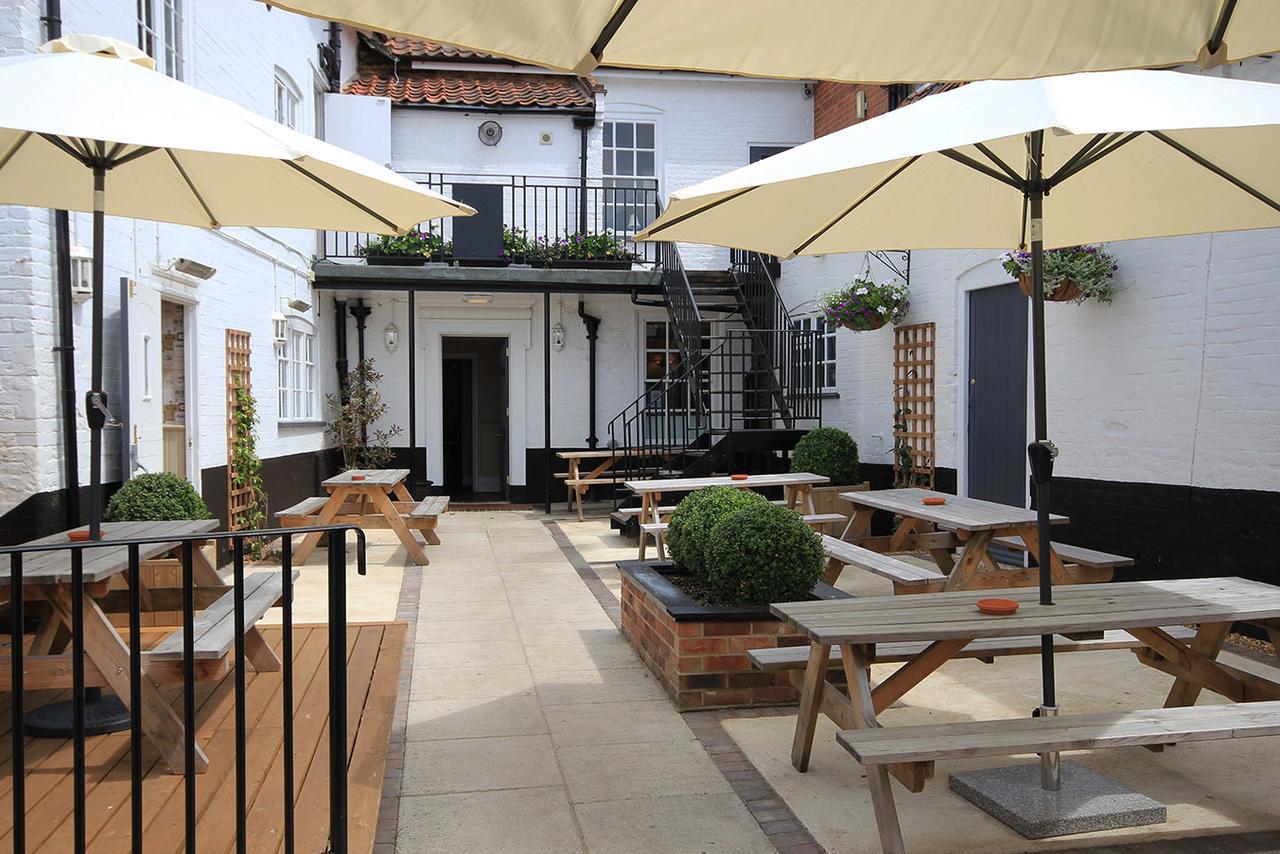 Bed and Breakfast The Loddon Swan Экстерьер фото